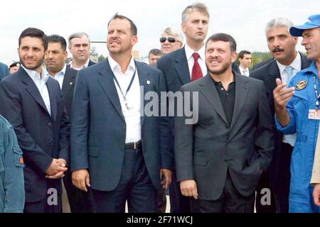 Akten- Jordaniens König Abdullah II. (R) besucht Russland mit seinen Brüdern Prinz Hamza (L) und Prinz Faisal (C) am 17. August 2005. Die drei Brüder tragen alle Bären. Foto von Balkis Press/ABACAPRESS.COM Stockfoto