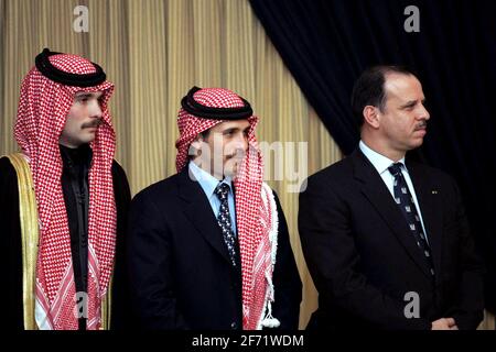 Akten- Jordaniens Fürsten Hashem, Hamza und Faisal, Brüder von König Abdullah II., nehmen an der Eröffnungszeremonie des neuen Parlaments in Amman, Jordanien, am 2. Dezember 2007 Teil. Foto von Balkis Press/ABACAPRESS.COM Stockfoto