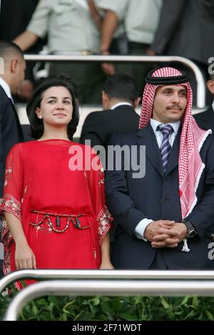 Akten- Prinz Hamza bin Al Hussein und seine Frau Prinzessin Noor Hamza am 9. Juni 2009 im Stadion von Amman in Amman, Jordanien, zum 10. Jahrestag der Krönung von König Abdullah. Vor zehn Jahren wurde König Abdullah II. Zum König von Jordanien gekrönt, 4 Monate nach dem Tod seines Vaters König Hussein, am Ende der 3-monatigen Trauerperiode. Foto von Balkis Press/ABACAPRESS.COM Stockfoto