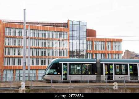 Der neue Broadmarsh Car Park in Nottingham City, aufgenommen von der Terrasse des neuen Nottingham College City Hub, Nottinghamshire England Stockfoto