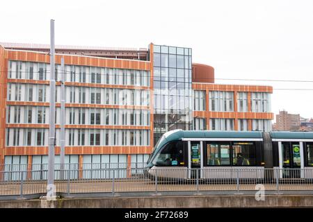 Der neue Broadmarsh Car Park in Nottingham City, aufgenommen von der Terrasse des neuen Nottingham College City Hub, Nottinghamshire England Stockfoto