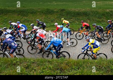 Illustration Bild des Reiterrucks am Holleweg während Die 105. Ausgabe der 'Ronde van Vlaanderen - Tour Des Flandres - Flandern-Rundfahrt Stockfoto