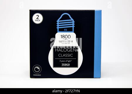 Tesco 2-Pack Halogen Classic-Glühlampen Stockfoto