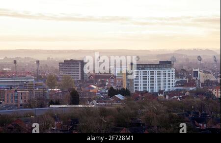 Blick in Richtung West Bridgford und Trent Bridge, vom Dach des Unity Square Bebauung aus gesehen. Nottinghamshire, England, Großbritannien Stockfoto