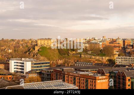 Morgenlicht in Nottingham City, vom Dach des Wohnviertels Unity Square aus gesehen. Nottinghamshire, England, Großbritannien Stockfoto