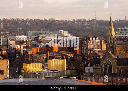 Blick auf den Lace Market in Nottingham City, vom Dach des Unity Square Bebauungsviertels aus gesehen. Nottinghamshire, England, Großbritannien Stockfoto