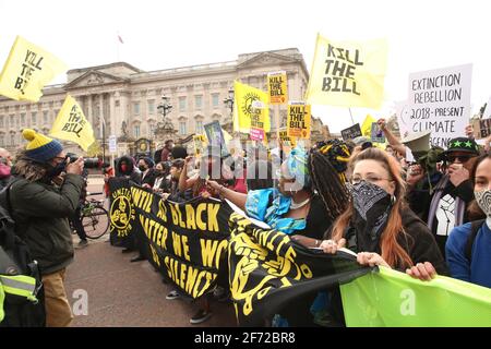 Tötet den Bill-Protest am Buckingham Palace, London, Großbritannien, 3. April 2021 Stockfoto