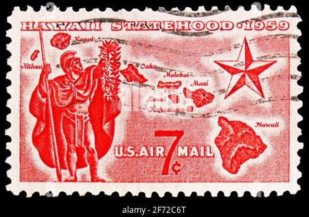 MOSKAU, RUSSLAND - 28. FEBRUAR 2021: Die in den USA gedruckte Briefmarke zeigt Alii Warrior, Map of Hawaii, Star of Statehood, Serie, um 1959 Stockfoto