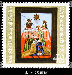 MOSKAU, RUSSLAND - 22. DEZEMBER 2020: Briefmarke gedruckt in Deutschland, Berlin, zeigt Epiphany, Glasgemälde von Buchers (Böhmerwald), Christma Stockfoto