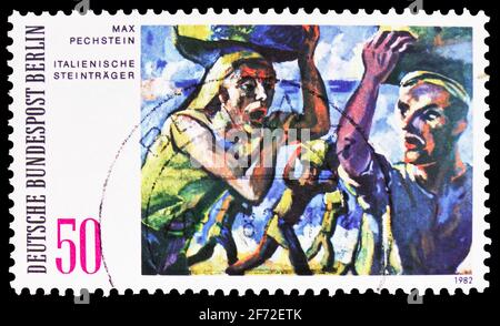 MOSKAU, RUSSLAND - 22. DEZEMBER 2020: Briefmarke gedruckt in Deutschland, Berlin, zeigt italienische Steinträger (Max Pechstein), moderne Gemälde von Berl Stockfoto