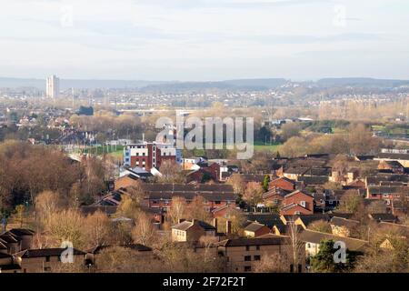 Blick über die Meadows in Nottingham City, vom Dach des Unity Square Bauvorbaus aus gesehen. Nottinghamshire, England, Großbritannien Stockfoto