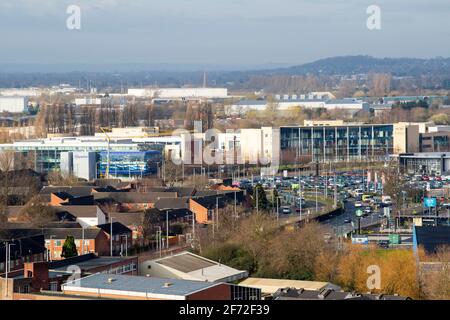 Südwestlich von Nottingham City in Richtung Queens Drive, vom Dach des Unity Square Bauwerks aus gesehen. Nottinghamshire, England, Großbritannien Stockfoto