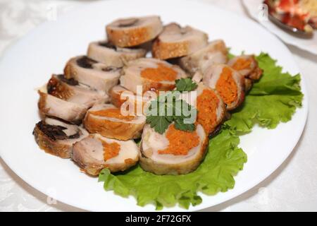 Pferdefleisch auf einem Teller, Pferdefleisch Wurst Delikatesse aus asien. Stockfoto