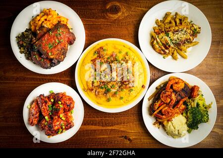 Flatlay der Hauptgerichte zum Abendessen Stockfoto