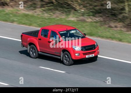 2016 Izuzu D-Max Fury D/C Twin Turbo TD A; Fahrzeuge, Autos, Fahrzeuge fahren britische Straßen, Motoren, fahren auf dem englischen Autobahnnetz M6 Stockfoto