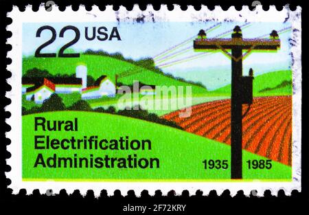 MOSKAU, RUSSLAND - 22. DEZEMBER 2020: Die in den USA gedruckte Briefmarke zeigt die Rural Electrification Administration, Electrified Farm Serie, um 1 Stockfoto