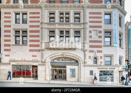 Das ehemalige Hotel Touraine in der Boylston Street 62 befindet sich heute in den Park Apartments in Boston, Massachusetts, 62. Stockfoto