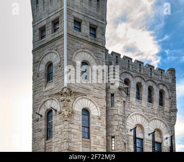 101 Arlington Street/130 Columbus Avenue, Bostons historische Armory of the First Corps of Cadets, ist jetzt ein Veranstaltungsort, der als Castle am Park Plaza bezeichnet wird Stockfoto