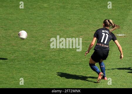 London, Großbritannien. April 2021. Janine Beckie von Manchester City Women erzielt den zweiten Treffer ihres Teams. Barclays Women's Super League Match, Tottenham Hotspur Women gegen Manchester City Women im Hive Stadium in London am Sonntag, 4. April 2021. Dieses Bild darf nur für redaktionelle Zwecke verwendet werden. Nur zur redaktionellen Verwendung, Lizenz für kommerzielle Nutzung erforderlich. Keine Verwendung bei Wetten, Spielen oder Veröffentlichungen in einem Club/einer Liga/einem Spieler.pic von Steffan Bowen/Andrew Orchard Sports Photography/Alamy Live News Credit: Andrew Orchard Sports Photography/Alamy Live News Stockfoto