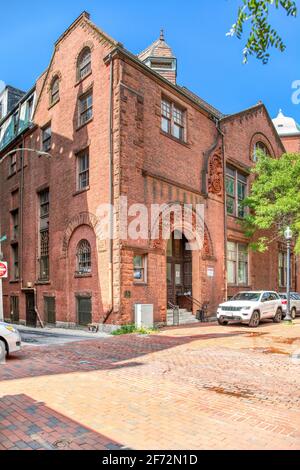 270 Dartmouth Street / 150 Newbury Street wurde 1881 als Boston Art Club erbaut und ist heute Apartments in Back Bay, Boston, Massachusetts. Stockfoto