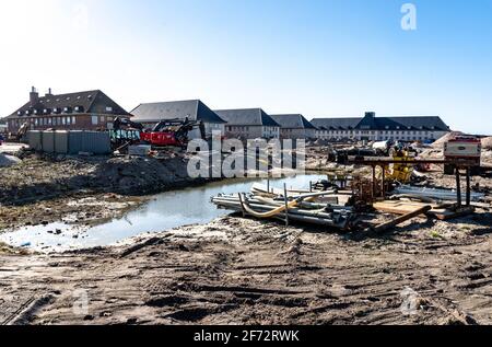 03. April 2021, Schleswig-Holstein, List/Sylt: Die Sonne scheint auf der Baustelle des Dünenparks. Foto: Axel Heimken/dpa Stockfoto