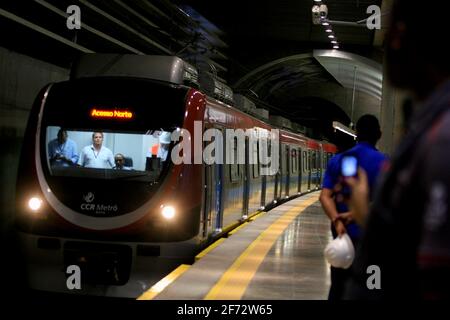 salvador, bahia / brasilien - 11. juni 2014: Die Zusammensetzung der U-Bahn in der Stadt Salvador ist in Estacao da Lapa zu sehen. *** Ortsüberschrift *** , . Stockfoto