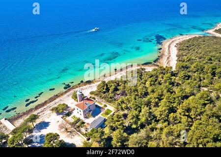 Insel Vir Archipel Leuchtturm und Strand Luftpanorama, Dalmatien Region von Kroatien Stockfoto