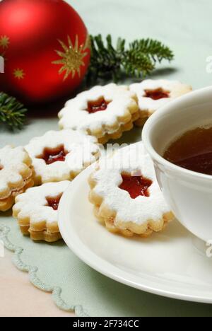 Rogue Gebäck und Kaffeetasse, Kekse, Kekse, Kekse, Weihnachtsplätzchen Stockfoto