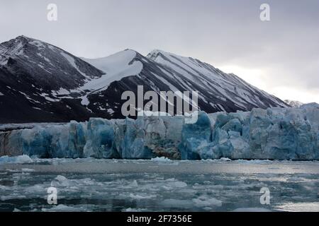 Monacobreen Gletscher auf der Insel Spitzbergen, Spitzbergen Stockfoto