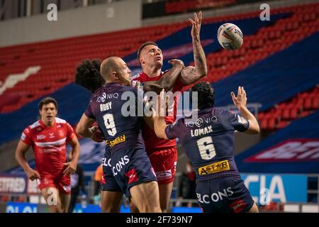 Hull KR vs. St Helens Hull Kingston Rovers Shaun Kenny-Dowall Gewinnt den Ball Stockfoto