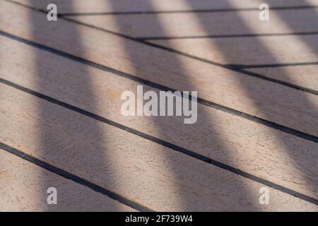 Lichter und Schatten im Hintergrund des Holzbodens, Blick von oben Stockfoto