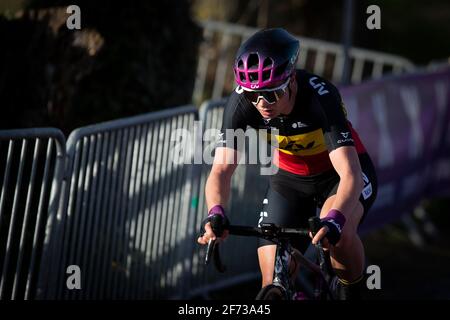 Die Belgierin Lotte Kopecky, die während der Frauenausgabe in Aktion abgebildet wurde Der 'Ronde van Vlaanderen - Tour des Flandres - Tour durch Flandern' eintägiger Cycli Stockfoto