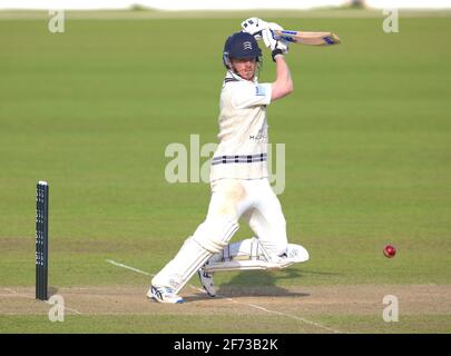 4. April 2021. London, Großbritannien. Robson, der als Surrey Middlesex in einer Cricket-Saison vor der Saison im Kia Oval, Tag drei, anfechtet. David Rowe/Alamy Live News. Stockfoto