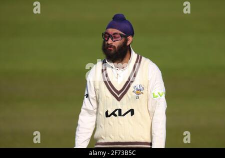 4. April 2021. London, Großbritannien. Amar Virdi auf dem Feld, als Surrey Middlesex in einer Pre-Season Cricket-freundlichen beim Kia Oval, Tag drei, anführt. David Rowe/Alamy Live News. Stockfoto