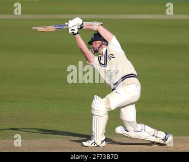 4. April 2021. London, Großbritannien. Robson hat sich für Middlesex geschlagen, als Surrey Middlesex in einem Cricket-Spiel vor der Saison beim Kia Oval, Tag drei, anfechtet. David Rowe/Alamy Live News. Stockfoto