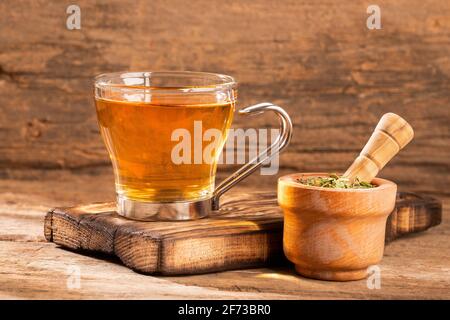 Tee mit Zitronenverbene - Aloysia citrodora Stockfoto