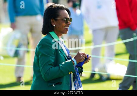 Augusta, Usa. April 2021. Die ehemalige Staatssekretärin und Augusta-Nationalmitglied Condoleezza Reis beobachtet am Sonntag, den 4. April 2021, die Drive, Chip and Putt National Championship in Augusta National in Augusta, Georgia. Foto von Kevin Dietsch/UPI Credit: UPI/Alamy Live News Stockfoto