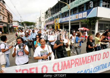 itabuna, bahia / brasilien - 22. Mai 2012: Streikende Lehrer protestieren während eines marsches in der Stadt Itabuna mit Töpfen. *** Ortsüberschrift *** Stockfoto