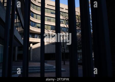 Washington, USA. April 2021. Eine allgemeine Ansicht des American Institute of Architects (AIA) in Washington, DC, am Samstag, den 3. April 2021, Inmitten der Coronavirus-Pandemie. Diese Woche haben sich die Impfraten in den USA weiter beschleunigt, da in vielen Staaten ein besorgniserregender Anstieg der bestätigten COVID-19-Fälle zu sehen war. (Graeme Sloan/Sipa USA) Quelle: SIPA USA/Alamy Live News Stockfoto