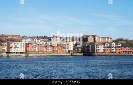 Riverside Wohnanlage, Wohnungen oder Wohnungen, in North Shields, Nordostengland Großbritannien Stockfoto