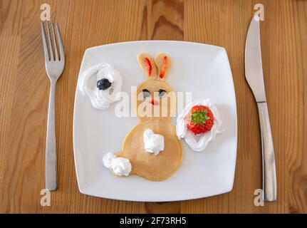 Osterhasen-Pfannkuchen Stockfoto