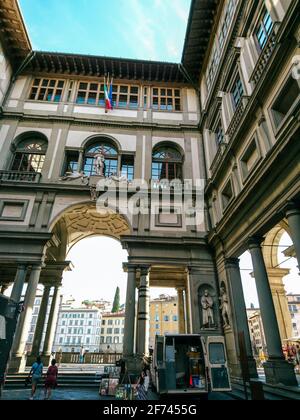 Florenz, Italien - 12. August 2019: Uffizien - Gebäude aus dem 16. Jahrhundert im alten Stadtzentrum. Berühmtes Renaissance-Kulturdenkmal Stockfoto