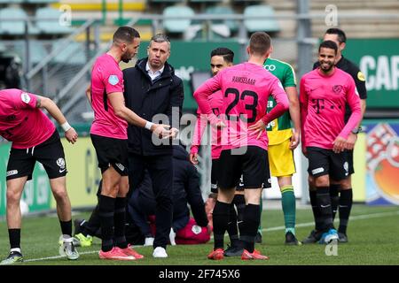 DEN HAAG, NIEDERLANDE - APRIL 4: Cheftrainer Rene Hake vom FC Utrecht beim niederländischen Eredivisie-Spiel zwischen ADO Den Haag und FC Utrecht bei Cars Jean Stockfoto