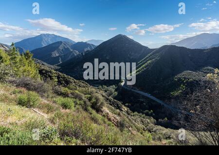 Blick auf die East Fork des San Gabriel River Canyon im San Gabriel Mountains National Monument of Los Angeles County California. Stockfoto
