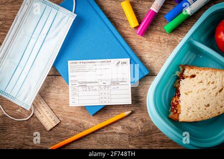 04-02-2021 Clarksburg, MD, USA: Es wird erwartet, dass Kinder vor Beginn des Schuljahres Impfstoffe erhalten. Konzeptbild mit einer Vaccina Stockfoto