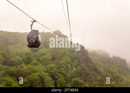 Seilbahn von Thale auf zum Hexentanzplatz und Wildpark - Cable Auto, das von Thale zum Hexen Dancefloor und in der Nähe führt zoo Stockfoto