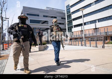 Am 4. April 2021 stand etwa ein Dutzend selbst beschriebener Boogaloo Bois mit halbautomatischen Gewehren vor dem Rathaus und der Polizeibehörde von Ann Arbor. Sie hoffen, dass Omar Saad Shafie, das Thema einer 36-stündigen Pattsituation mit dem SWAT des Landkreises Washtenaw am 24. März, freigelassen wird, da sie behaupten, dass seine Rechte am zweiten Änderungsantrag verletzt wurden. Shafie steht fünf Strafanzeige gegenüber, nachdem seine Eltern ihn bei der Polizei angerufen hatten und behaupteten, er habe sie angegriffen, sei schwer bewaffnet und litt unter einer psychischen Krise, so eine Pressemitteilung der WSCO. Der Protest wurde außerhalb der Ann Arbor Polizeibehörde abgehalten, sogar nicht Stockfoto