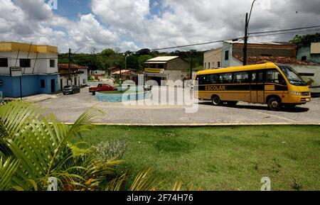 Mascote, bahia / brasilien - 11. november 2011: Der Schulbus fährt durch die Stadt Mascote. *** Ortsüberschrift *** Stockfoto