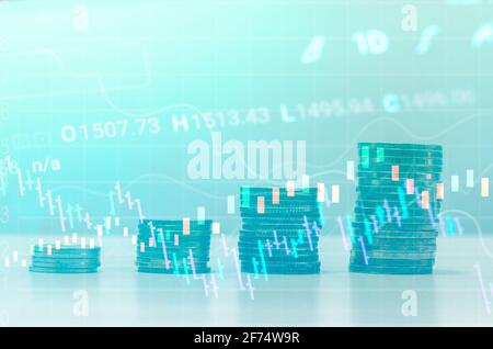 Grafik und Reihen von Münzen Geschäft Aktienmarkt Trading Charts und Kerzenständer für finanzielle Investitionen Ideen. Stockfoto