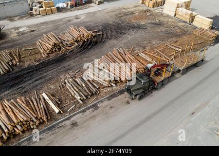 Blocklager bei einem holzverarbeitenden Betrieb Draufsicht. Stockfoto